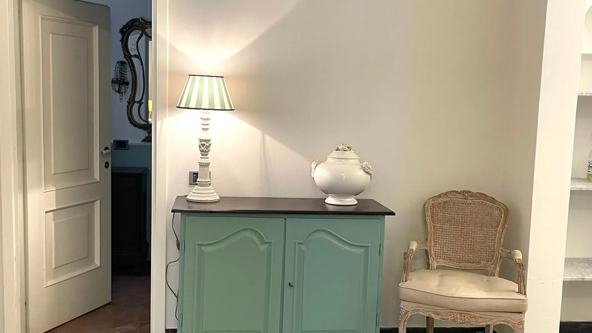 Apartment Magnifico Appartamento Del 400 L'Elisir D'Amore Genoa Italy