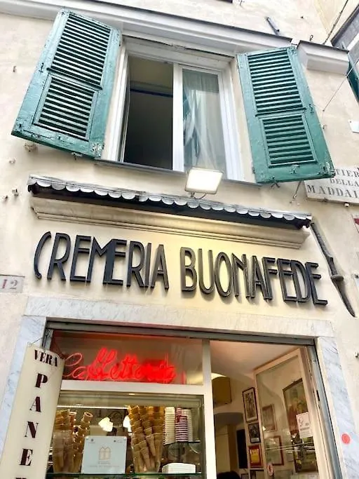 Apartment Magnifico Appartamento Del 400 L'Elisir D'Amore Genoa Italy